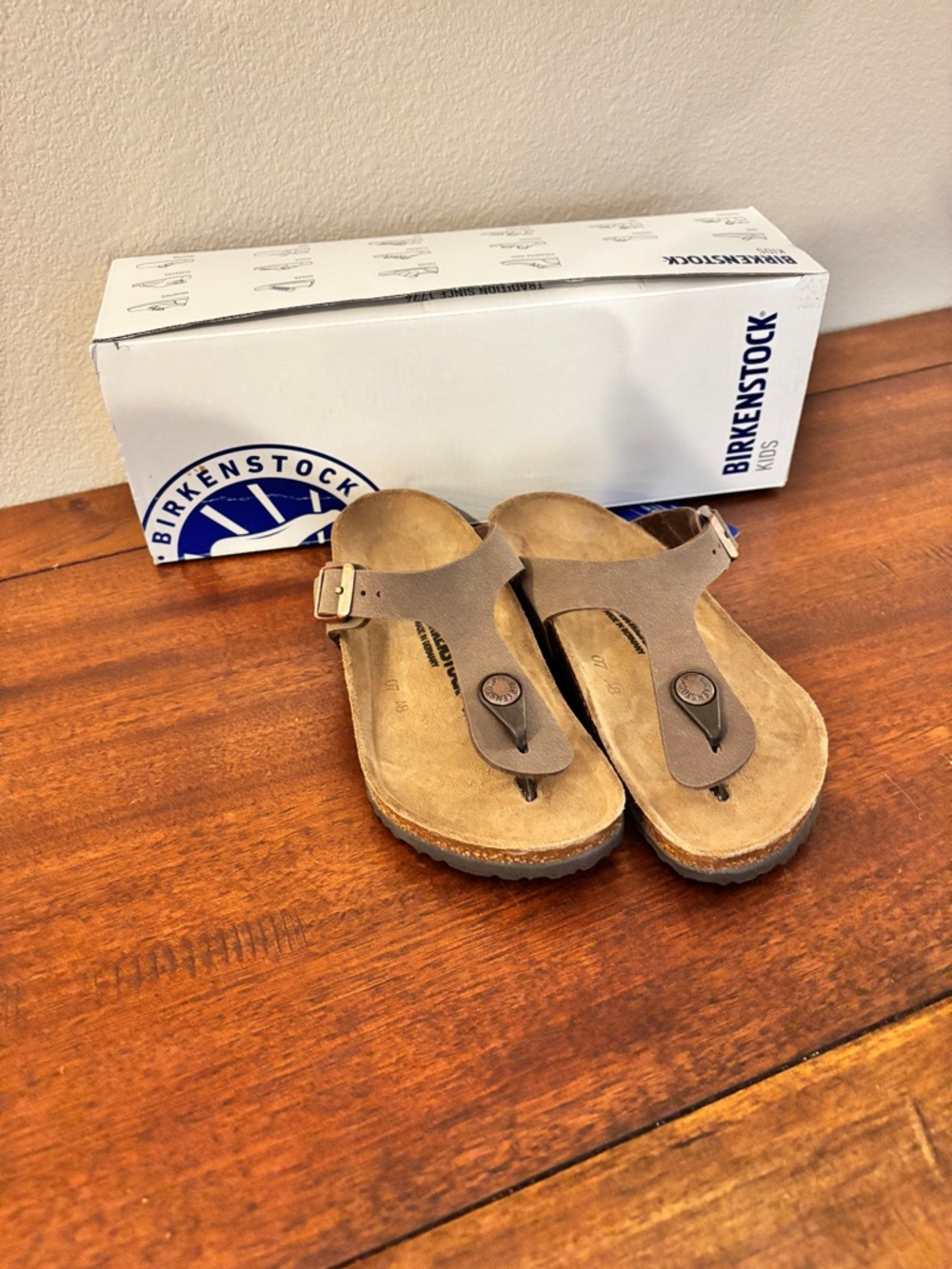 Birkenstock Kids Gizeh in Mocca Brown